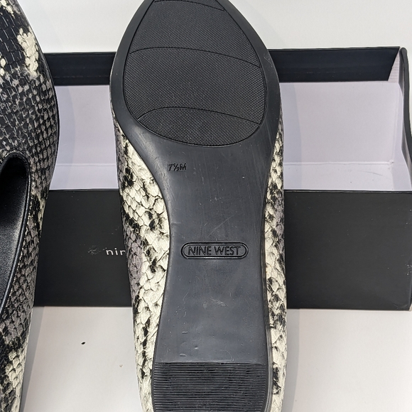 Nine West Hayden3 Flats Gray And White Snakeskin Pattern Size 7.5M Barely Worn - Picture 8 of 11